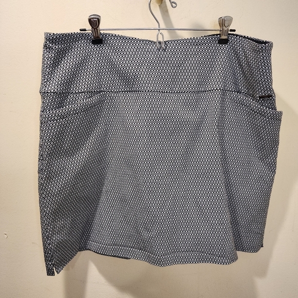 S.C. & CO. Flat Front Tummy Control mini skort size XXL - Picture 7 of 11